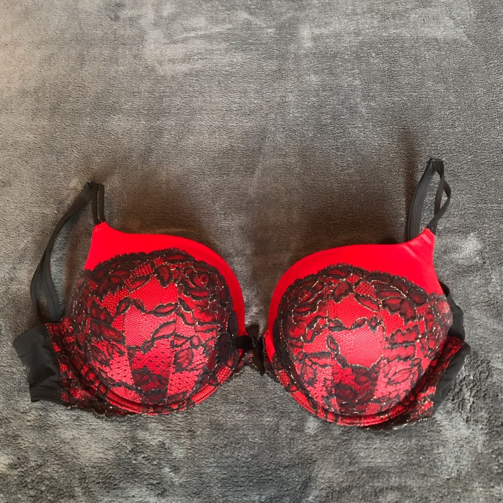 Victoria secret very sexy plunge bra